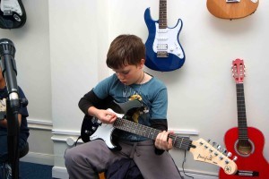 Come and learn to play electric guitar at music gym 